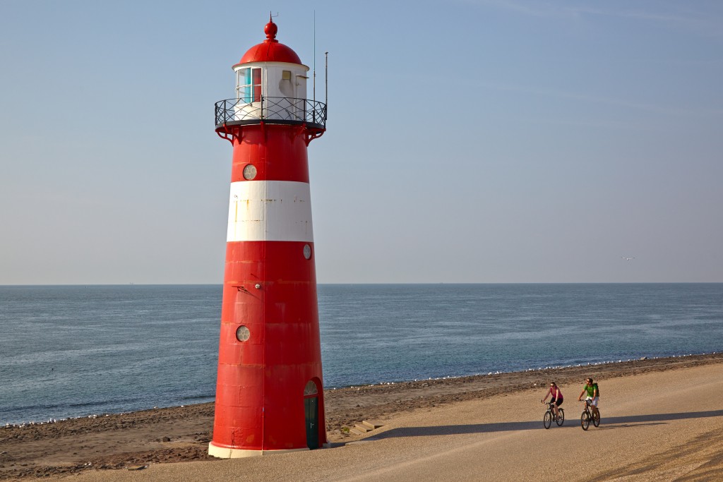 28 fietsers bij vuurtoren 't Hoge Licht